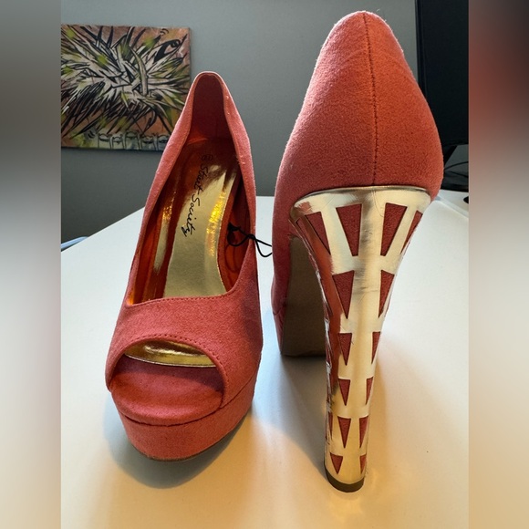 Street Society Peach and Gold Platform High Heels. Size 8 1/2 . Only One Left!! - Picture 3 of 8